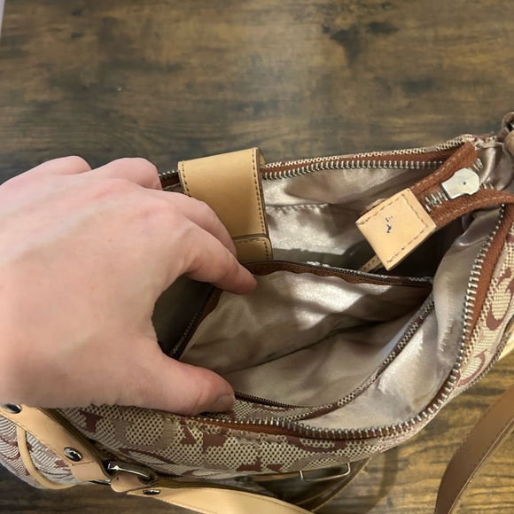 Guess Vintage Y2K Tan Brown Shoulder Bag Monogram Logo Hand Bag Zipper Pockets - Picture 7 of 7